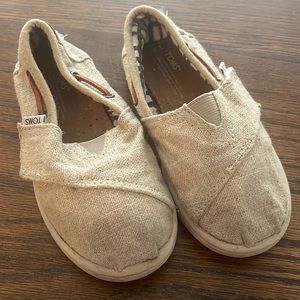 Tom’s canvas toddler shoes